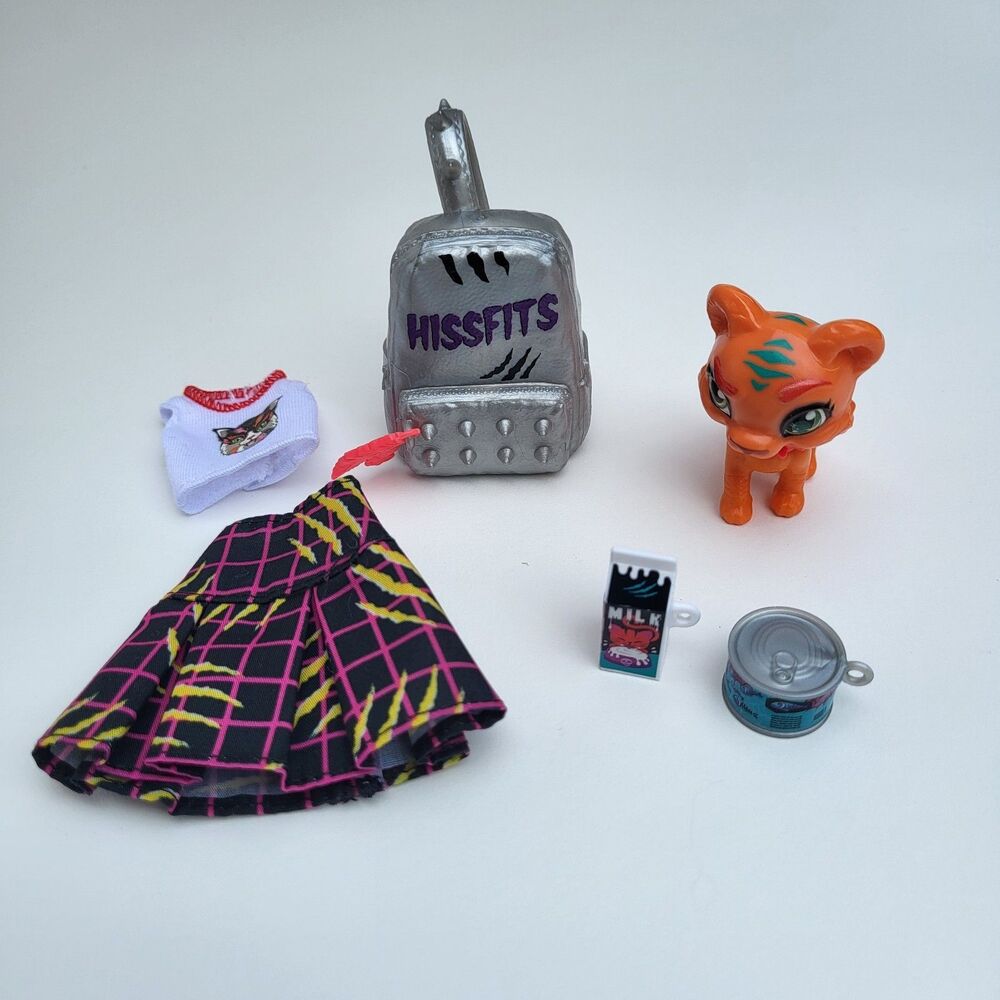 Monster High Toralei Stripe G3 Doll Accessories Sweet Fangs Pet Backpack Outfit
